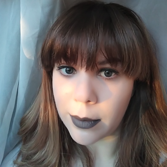 Meet your Posher, Jessica - Picture 3 of 3